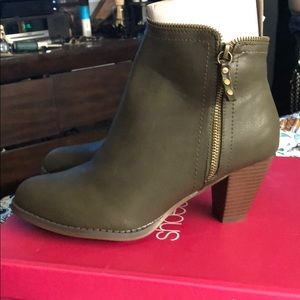 Shoedazzle Olive green booties